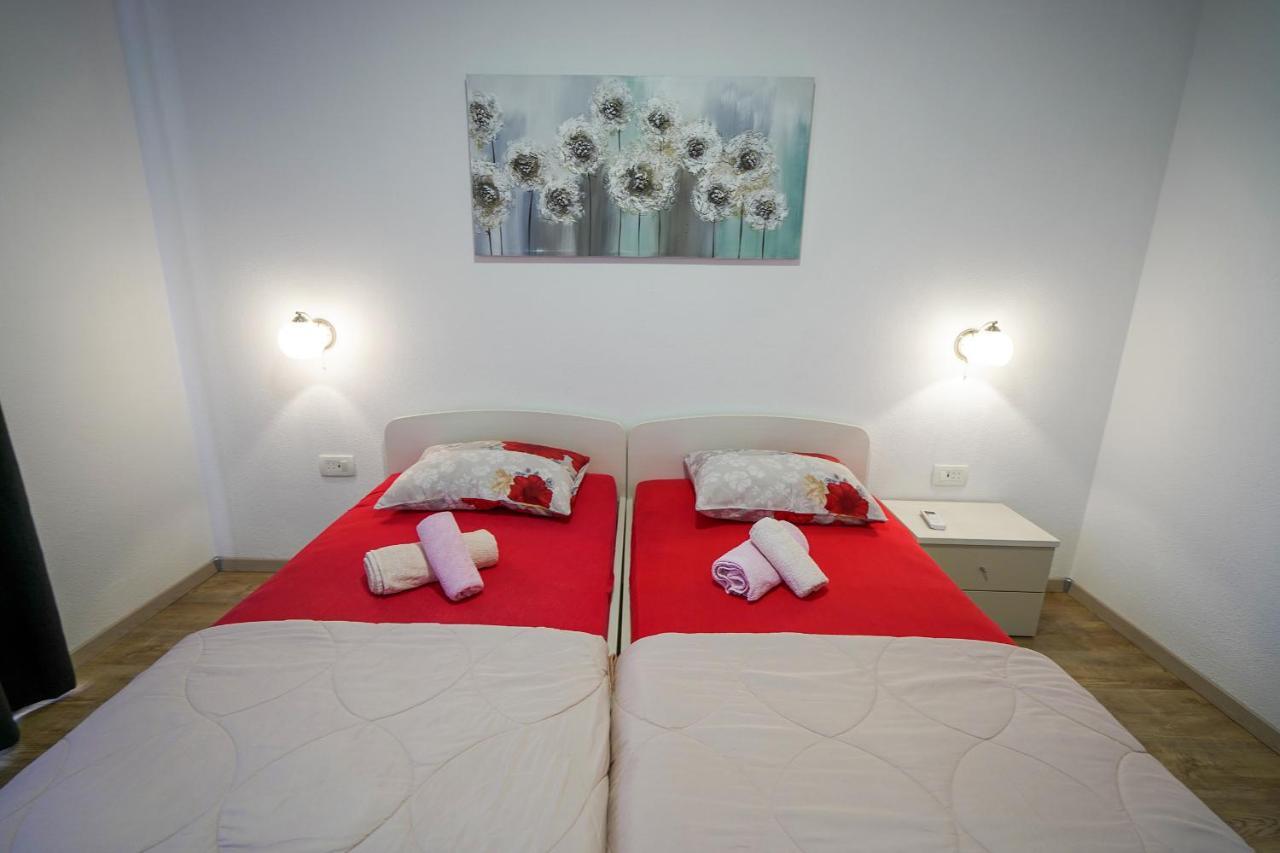 Ferienwohnung Studio Apartman M&F Split Exterior foto