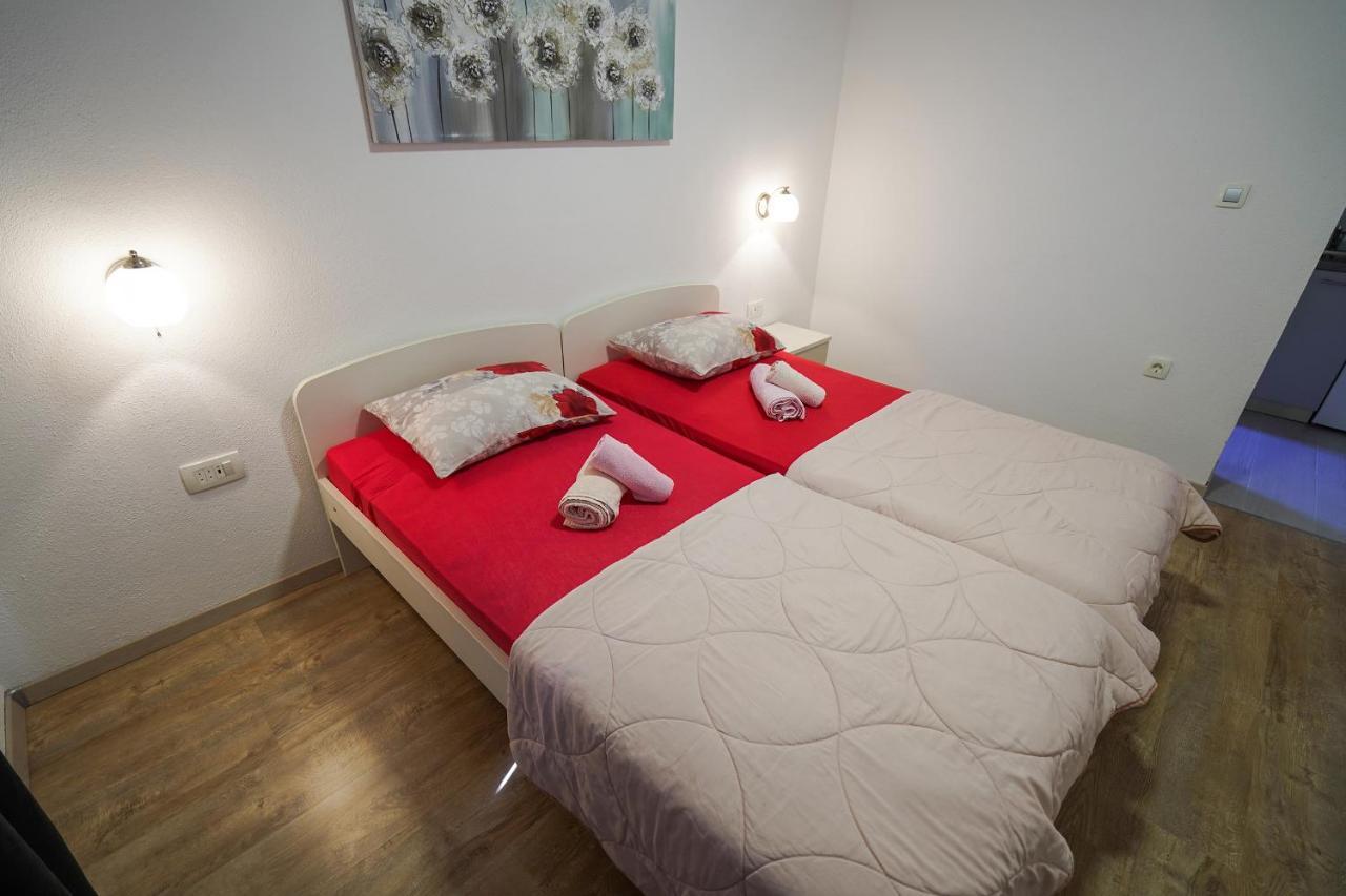 Ferienwohnung Studio Apartman M&F Split Exterior foto